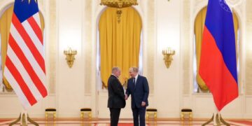 SULTAN Ibrahim diberikan sambutan negara di Kremlin, Moscow yang disambut oleh Presiden Russia, Vladimir Putin.-FACEBOOK SULTAN IBRAHIM