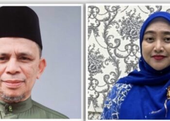 RAZAK DAUD (kiri) dan NORSARFINAZ MOHD AZMAN