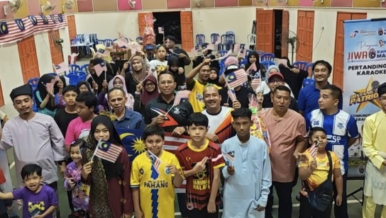 Penyerahan Jalur Gemilang semarakkan komuniti Felda Jengka 24