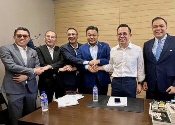 ROMBONGAN pengurusan MyGig bertemu Menteri Sumber Manusia, Steven Sim Chee Keong (lima dari kiri) di Dewan Rakyat.