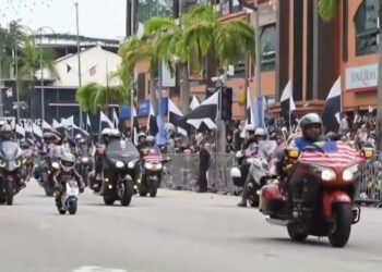 KELAB motosikal berkuasa tinggi, Daz Bikers menyemarakkan sambutan Hari Kebangsaan ke-68 peringkat negeri Pahang di Kuantan, Pahang.
