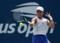 Janice Tjen dari Indonesia ketika menentang Veronika Kudermetova semasa perlawanan pusingan pertama perseorangan wanita Terbuka Amerika Syarikat (AS) 2025 di Pusat Tenis Kebangsaan USTA Billie Jean King, New York City, hari ini. - AFP