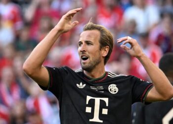 Harry Kane memberi reaksi semasa perlawanan bola sepak persahabatan antara Bayern Munich dan Tottenham Hotspur di Munich, Jerman, hari ini. - AFP