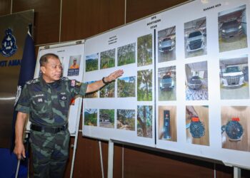MOHD. Khalid Ismail sidang akhbar di Bukit Aman di sini hari ini.