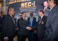 ALEXANDER Nanta Linggi beramah mesra bersama peserta pada perasmian Konvensyen Kejuruteraan Kebangsaan 2025 (NEC) di Connexion Conference & Event Centre, Bangsar, semalam. UTUSAN/SADDAM YUSOFF