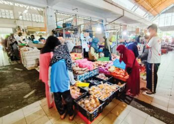 PASAR Pattani menjadi salah satu daya tarikan pelancong Malaysia setiap kali berkunjung ke Thailand. - UTUSAN/RAZALI ZAKARIA