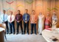 ASYRAF Wajdi Dusuki (empat daripada kanan) bersama bekas tentera dan polis yang dilantik tujuh warden Maktab Rendah Sains Mara (MRSM) ketika pertemuan di Kuala Lumpur, baru-baru ini.