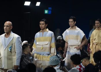 KOLEKSI inspirasi perahu kertas yang diperagakan di KLFW, baru-baru ini.