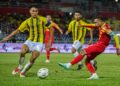 PEMAIN Selangor, Faisal Halim melakukan percubaan ke gawang gol Brunei pada aksi Liga Super Malaysia 2025/2026 di Stadium Petaling Jaya di sini, hari ini. Gambar ISKANDAR ISHAK