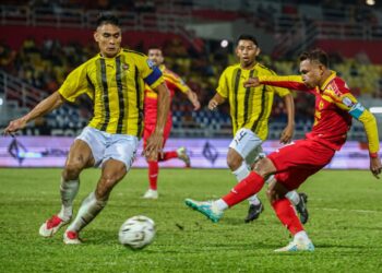 PEMAIN Selangor, Faisal Halim melakukan percubaan ke gawang gol Brunei pada aksi Liga Super Malaysia 2025/2026 di Stadium Petaling Jaya di sini, hari ini. Gambar ISKANDAR ISHAK