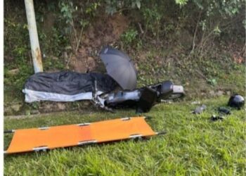 KEADAAN motosikal Yamaha RXZ yang terbabas dan melanggar tebing jalan di Jalan Palong 8 di Bera, Pahang.