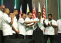 A. VIGNESWARAN (tiga dari kanan) merasmikan Konvensyen MIC Ke-79 di Pusat Konvensyen Tun Samy Vellu di Sungai Siput hari ini. - UTUSAN