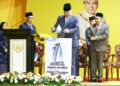 SULTAN Nazrin Muizzuddin Shah merasmikan Menara Air Perak, iaitu ibu pejabat baharu milik Lembaga Air Perak (LAP) di  Ipoh hari ini. - UTUSAN/MUHAMAD NAZREEN SYAH MUSTHAFA