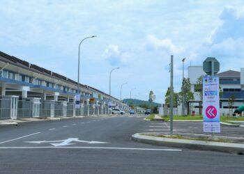 RAMAI pembeli rumah terperangkap dalam dilema, harus utamakan harga yang mampu milik atau lokasi yang strategik. - GAMBAR HIASAN