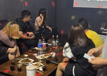 SERAMAI 288 individu ditahan membabitkan empat penjaga premis, penjaga kaunter (21), pekerja (26), 66 wanita warga Myanmar yang berperanan sebagai pelayan pelanggan (GRO) serta 170 pelanggan warga asing pelbagai negara dan seorang yang berperanan sebagai ‘jaga air’.