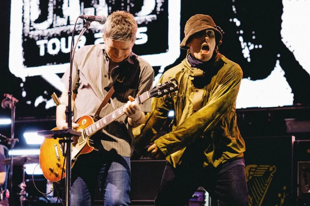 Peminat terbunuh selepas jatuh di konsert Oasis