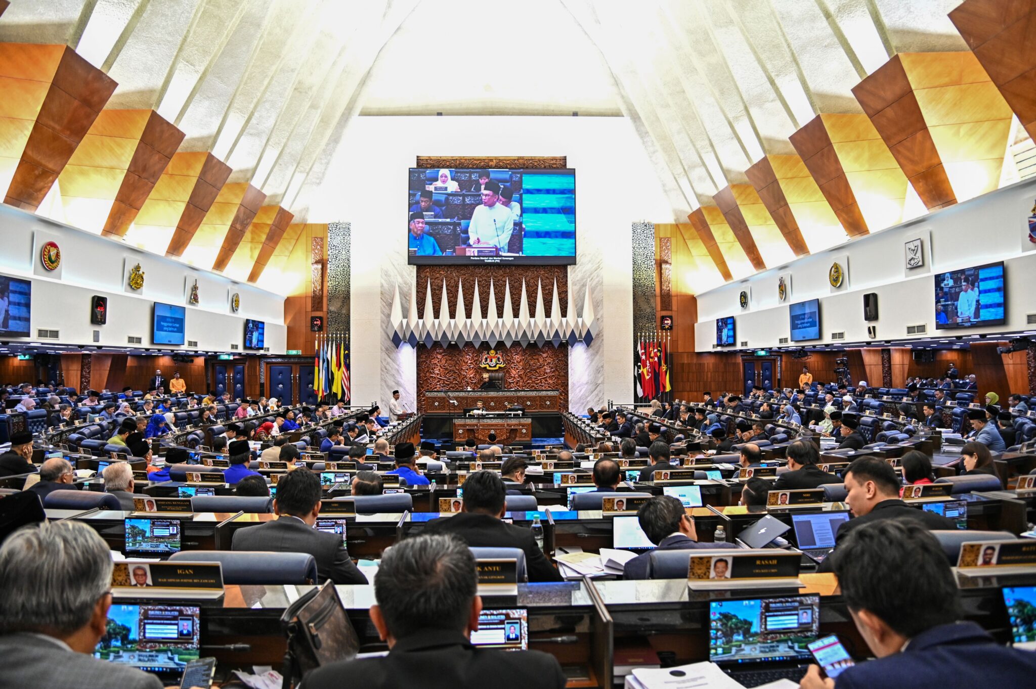 Wakil Rakyat Wakil rakyat perlu berbahas dengan lebih berkualiti