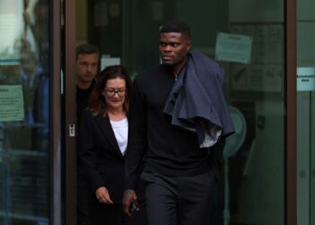 Thomas Partey meninggalkan Mahkamah Majistret Westminster di London pada 5 Ogos 2025, selepas diberikan jaminan bersyarat selepas hadir di mahkamah atas tuduhan rogol dan serangan seksual. - AFP