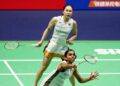 Pearly Tan-M. Thinaah menewaskan rakan senegara, Go Pei Kee-Teoh Mei Xing 21-12, 21-15 pada aksi suku akhir Terbuka Hong Kong di Hong Kong Coliseum hari ini.
