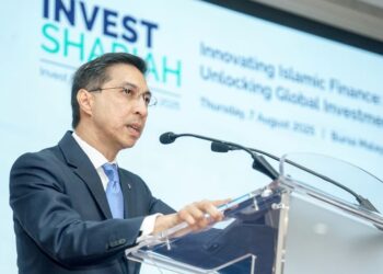 FAD'L Mohamed berucap pada Persidangan Pelaburan Shariah 2025 di Bursa Malaysia di sini, semalam. - UTUSAN/FARIZ RUSADIO