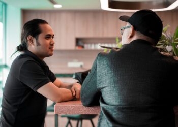 Anda boleh menunjukkan rasa bersimpati dengan mereka yang mengalami trauma, tetapi bukan bermakna anda perlu membenarkan mereka melukai emosi anda.-GAMBAR HIASAN