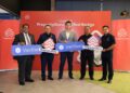 KENNETH Soh (tengah) bersama Presiden Institut Perunding dan Ejen Hartanah Malaysia (IMPAC), PMgr Ts. Kamal Abd. Ghafur Korusamy (kiri) pada majlis pelancaran Lencana Verified PropertyGuru di The Gardens South Tower, Mid Valley, Kuala Lumpur, semalam.