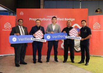 KENNETH Soh (tengah) bersama Presiden Institut Perunding dan Ejen Hartanah Malaysia (IMPAC), PMgr Ts. Kamal Abd. Ghafur Korusamy (kiri) pada majlis pelancaran Lencana Verified PropertyGuru di The Gardens South Tower, Mid Valley, Kuala Lumpur, semalam.