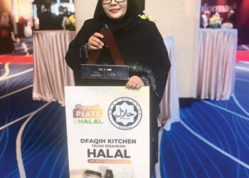 ROSELINDA Nurul Shuhada Mohd Amin telah menerima pensijilan halal untuk produk Laichikang DFiqah.