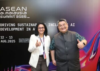 MARIJA Ralic (kiri) bersama Piti Srisangnam.