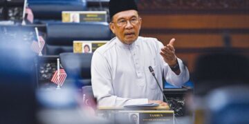 ANWAR Ibrahim di Dewan Rakyat, semalam.