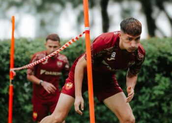 Pemain Selangor menjalani latihan menjelang saingan pusingan 16 Piala FA menentang Malaysian University di Stadium Bandaraya Petaling Jaya, hari ini. - IHSAN SELANGOR FC