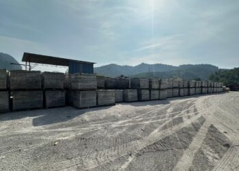 SISA tembaga yang ditemukan ketika serbuan di sebuah kilang yang beroperasi secara haram di Simpang Pulai, semalam.