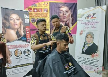 PENGANJURAN kursus menggunting rambut di Akademi Legasi Fauzana memberikan peluang kepada golongan asnaf mendalami ilmu TVET dan menambah pendapatan. - UTUSAN