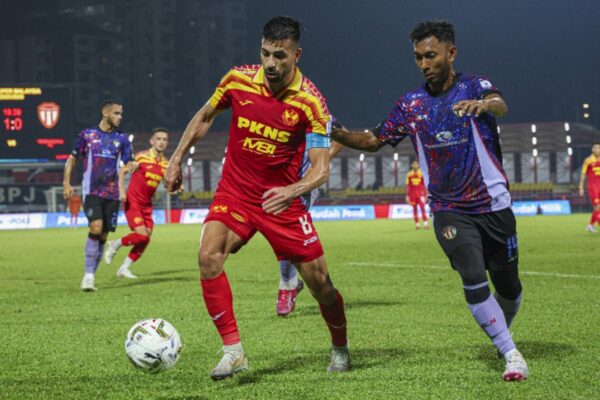 Selangor FC 'belasah' Terengganu 5-2 1 Terengganu Akram