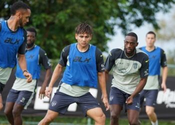 PEMAIN Terengganu FC (TFC) menjalani latihan di Kompleks Sukan Gong Badak, kelmarin sebelum perlawanan menentang Selangor FC di Stadium Majlis Bandaraya Petaling Jaya (MBPJ), Kelana Jaya, malam ini.