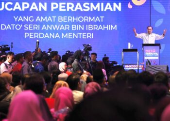ANWAR Ibrahim ketika berucap merasmikan Karnival Mega 3 Dimensi 2025 di Pusat Pameran dan Perdagangan Antarabangsa Malaysia (MITEC), Kuala Lumpur hari ini.-UTUSAN/AMIR KHALID.