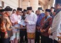 ANWAR Ibrahim melihat deklarasi Kuala Lumpur Malindo - MADANI pada Majlis Cendekiawan MADANI Malaysia - Indonesia (Malindo MADANI) 2025 di Masjid Putra, Putrajaya. – UTUSAN/FAISOL MUSTAFA
