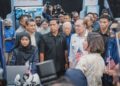 ANWAR Ibrahim melawat pameran pada Majlis Temu Anwar dan Perasmian Fakulti Kecerdasan Buatan dan Kejuruteraan Universiti Multimedia (MMU) di Cyberjaya, semalam. – UTUSAN/FAIZ ALIF ZUBIR
