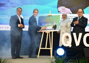 DR. Aneese Ibrahim merasmikan Pusat Verifikasi Kualiti (QVC), Pusat Pembelajaran Fleksibel & Micro-Credential (FLEXMC) dan Pusat Penilaian APEL sebagai pemacu transformasi pendidikan tinggi negara.