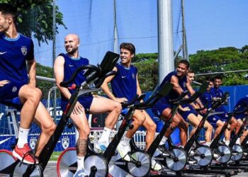 Pemain-pemain Johor Darul Ta'zim (JDT) mengikuti sesi latihan harian sebagai persiapan pembukaan musim baharu Liga Malaysia. - IHSAN JOHOR SOUTHERN TIGERS