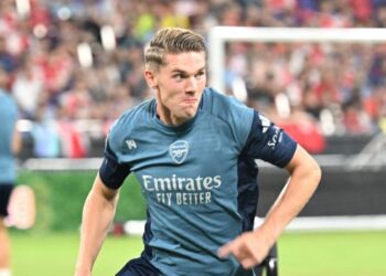 Viktor Gyokeres beraksi menentang Tottenham Hotspur dalam aksi persahabatan di Stadium Kai Tak, Hong Kong, kelmarin. - AFP