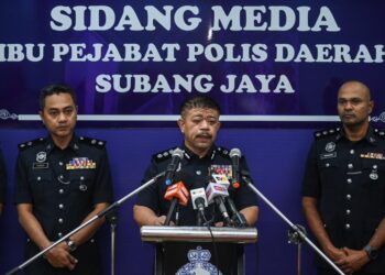 WAN Azlan Wan Mamat ketika bercakap pada sidang media rampasan dadah di Ibu Pejabat Polis Daerah Subang Jaya di sini, hari ini. - UTUSAN/SYAKIR RADIN