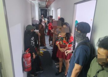 ANTARA wanita warga asing pelayan bar ditahan dalam serbuan JIM di Petaling Jaya, Selangor. - GAMBAR JIM