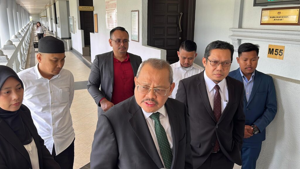 Tiga pegawai SPRM bebas pertuduhan rompak berkumpulan