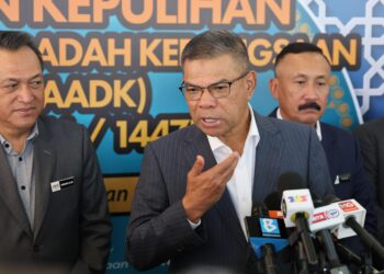 Saifuddin Nasution Ismail ketika sidang akhbar di Ibu Pejabat Agensi Anti Dadah Kebangsaan (AADK) selepas merasmikan Program i-DEEN AADK 2025, di sini hari ini.