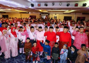 PEMIMPIN-PEMIMPIN UMNO Perlis pada Mesyuarat UMNO Bahagian Kangar yang dirasmikan Presidennya, Datuk Seri Dr. Ahmad Zahid Hamidi baru-baru ini.-UTUSAN