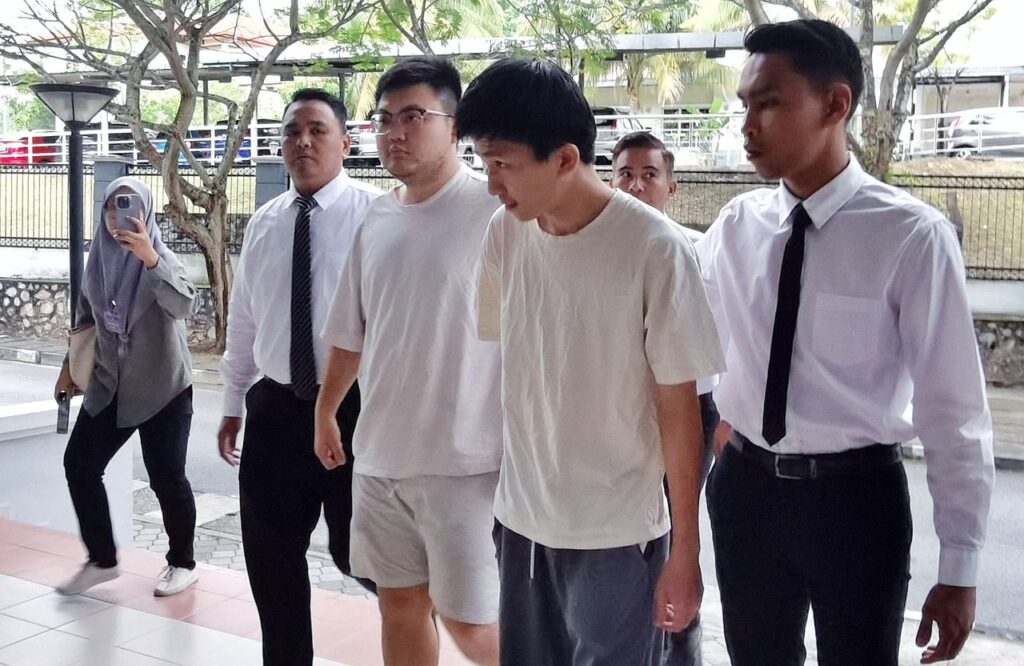 Dua ‘keldai akaun’ didenda, mengaku miliki 90 kad ATM orang lain