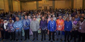 ANWAR Ibrahim bergambar selepas Majlis Libat Urus Belanjawan 2026 di Kementerian Kewangan, Putrajaya. - UTUSAN/FAISOL MUSTAFA
