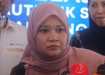 FADHLINA Sidek ketika ditemui pemberita selepas menghadiri Majlis Penyerahan Cek Cura Sekolah Autistik di Bukit Mertajam, Pulau Pinang hari ini.-UTUSAN/DANIAL SAAD