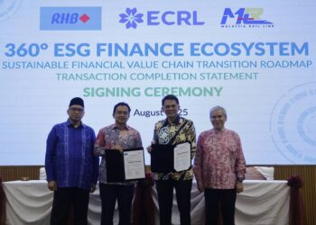 SHAMSUL Azri (kiri) pada Majlis Penyempurnaan Ekosistem Kewangan ESG (Alam Sekitar, Sosial dan Tadbir Urus) 360 Darjah RHB-MRL, di Putrajaya.